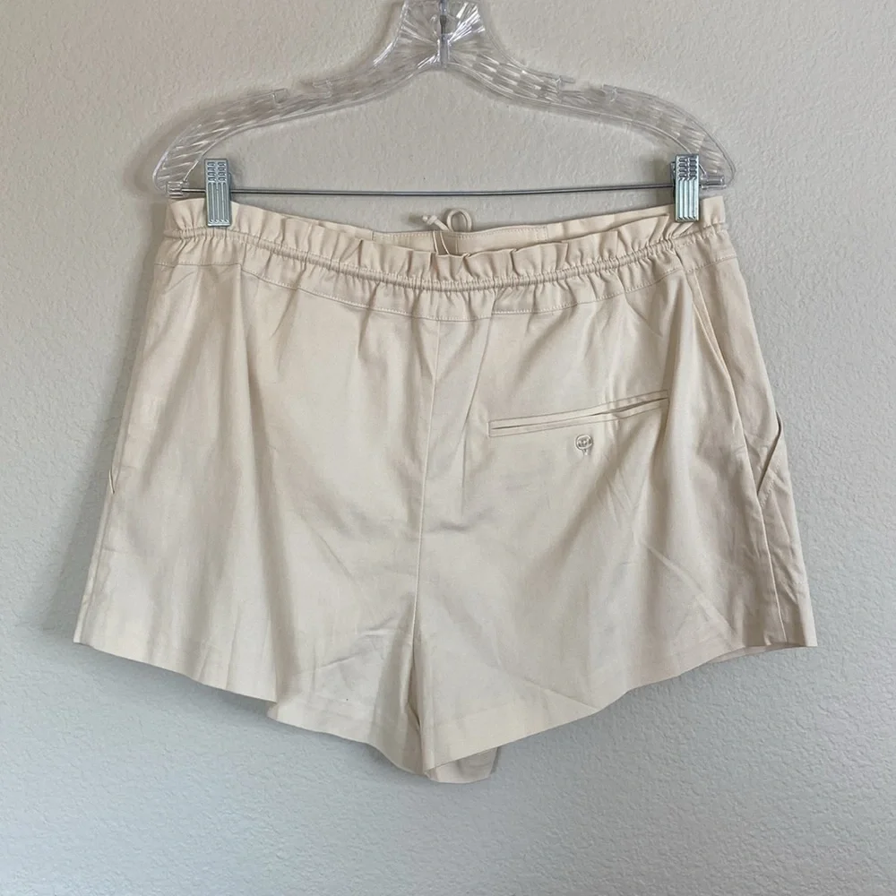 L’Academie shorts women’s small ivory NWT